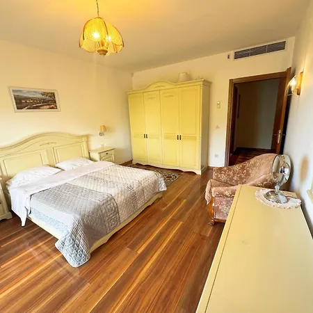 Lejlighed Port Palace 2 *