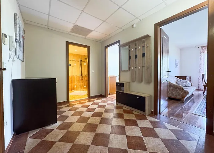 Port Palace 2 Lejlighed